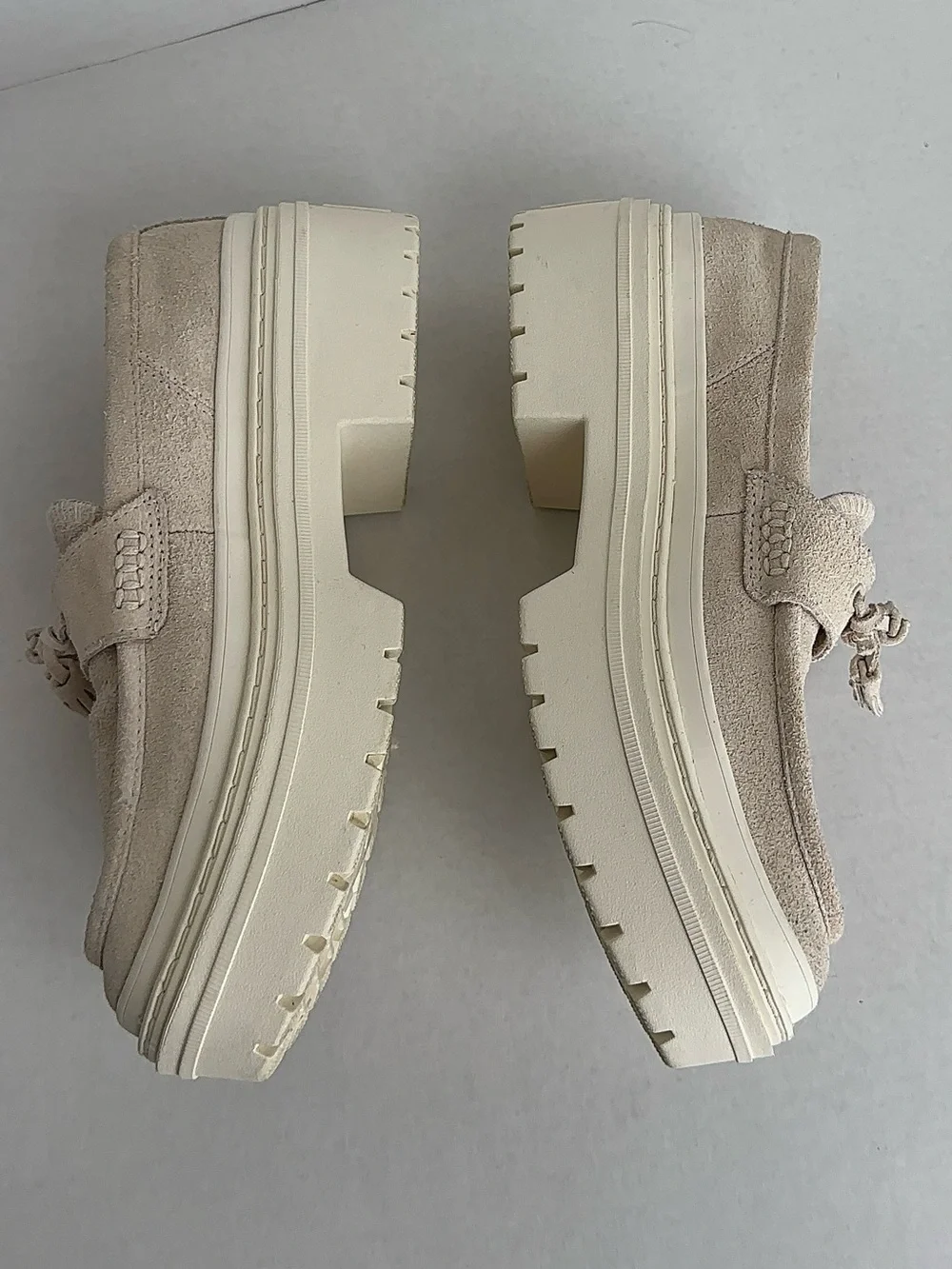 Converse Lugged Heel Dune/Egret Suede Loafers Women’s Size 7.5 Chunky Platform